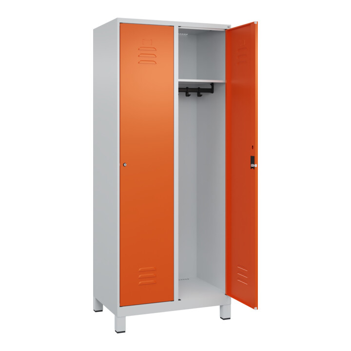 C+P Spind Classic PLUS, Füße, 2 Abteile, 1950x800x500mm, 7035/2004 Verschluss Zylinderschloss 4 Garderobenhaken