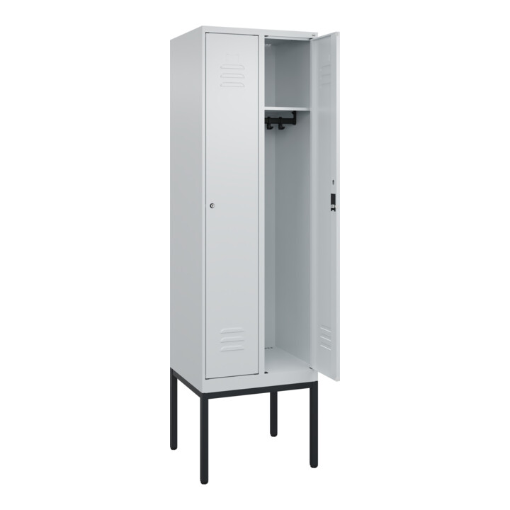 C+P Spind Classic PLUS, Gestell, 2 Abteile, 2120x600x500mm, 7035/7035 Verschluss Zylinderschloss 3 Garderobenhaken
