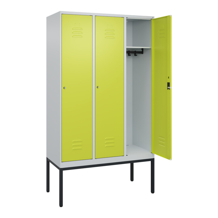 C+P Spind Classic PLUS, Gestell, 3 Abteile, 2120x1200x500mm, 7035/0024 Verschluss Zylinderschloss 4 Garderobenhaken