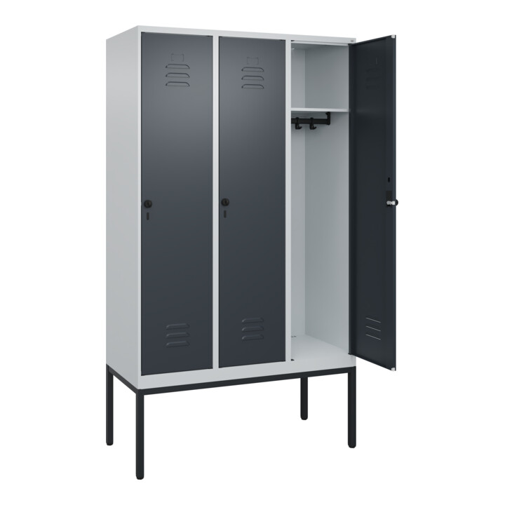 C+P Spind Classic PLUS, Gestell, 3 Abteile, 2120x1200x500mm, 7035/7016 Verschluss Sicherheits-Drehriegel 4 Garderobenhaken