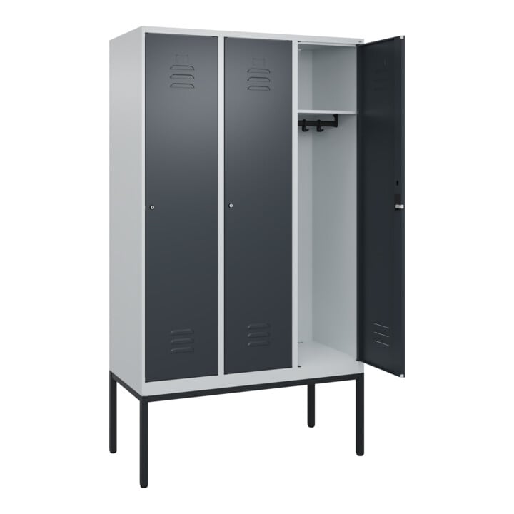 C+P Spind Classic PLUS, Gestell, 3 Abteile, 2120x1200x500mm, 7035/7016 Verschluss Zylinderschloss 4 Garderobenhaken
