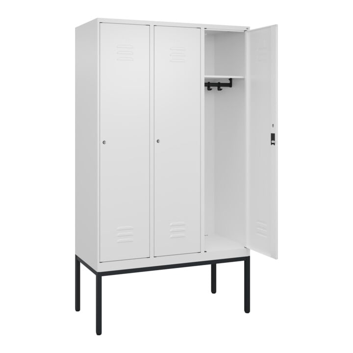 C+P Spind Classic PLUS, Gestell, 3 Abteile, 2120x1200x500mm, 9016/9016 Verschluss Zylinderschloss 4 Garderobenhaken