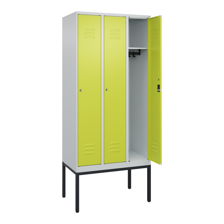 C+P Spind Classic PLUS, Gestell, 3 Abteile, 2120x900x500mm, 7035/0024 Verschluss Zylinderschloss 3 Garderobenhaken