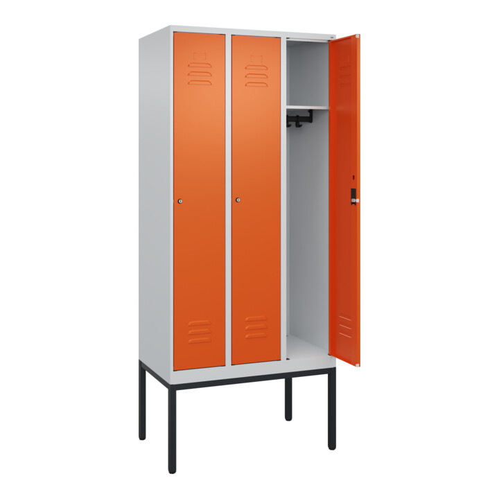 C+P Spind Classic PLUS, Gestell, 3 Abteile, 2120x900x500mm, 7035/2004 Verschluss Zylinderschloss 3 Garderobenhaken