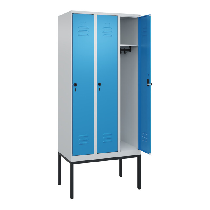 C+P Spind Classic PLUS, Gestell, 3 Abteile, 2120x900x500mm, 7035/5012 Verschluss Sicherheits-Drehriegel 3 Garderobenhaken