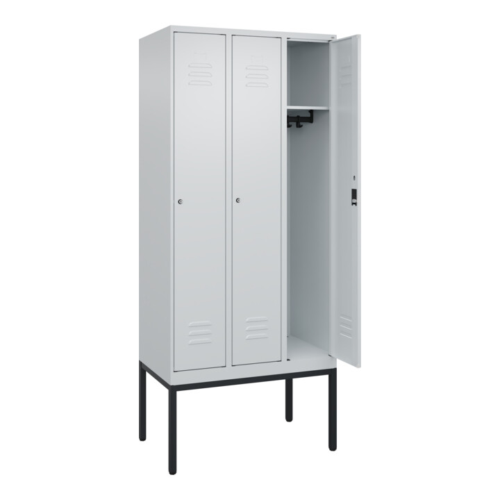 C+P Spind Classic PLUS, Gestell, 3 Abteile, 2120x900x500mm, 7035/7035 Verschluss Zylinderschloss 3 Garderobenhaken