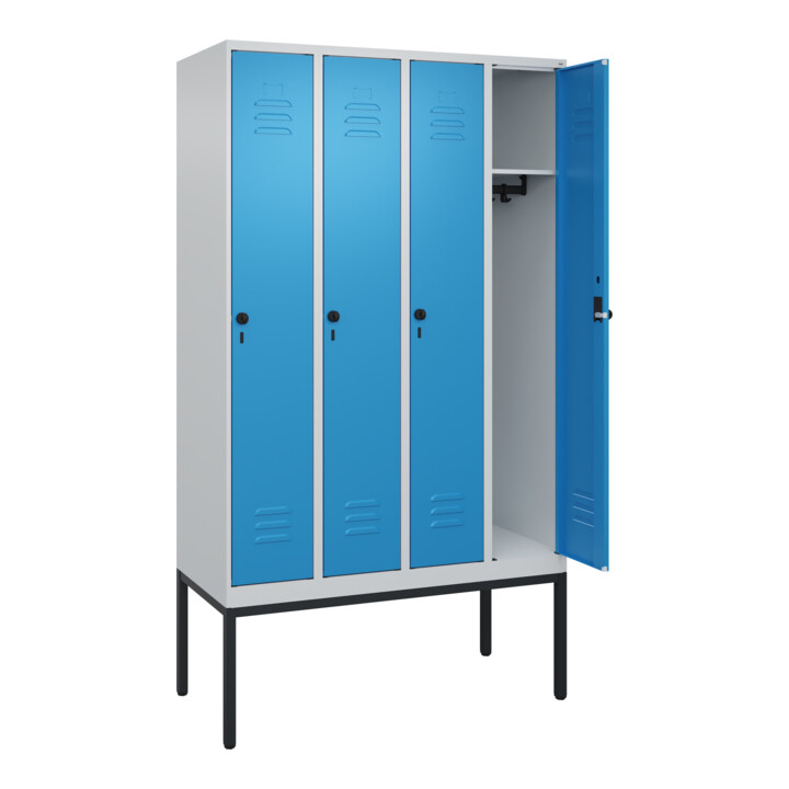 C+P Spind Classic PLUS, Gestell, 4 Abteile, 2120x1200x500mm, 7035/5012 Verschluss Sicherheits-Drehriegel 3 Garderobenhaken