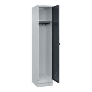 C+P Spind Classic PLUS, Sockel, Sicherheits-Drehriegel, 4 Garderobenhaken