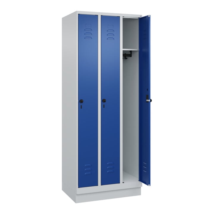 C+P Spind Classic PLUS, Sockel, 3 Abteile, 1950x750x500mm, 7035/5010 Verschluss Sicherheits-Drehriegel 3 Garderobenhaken