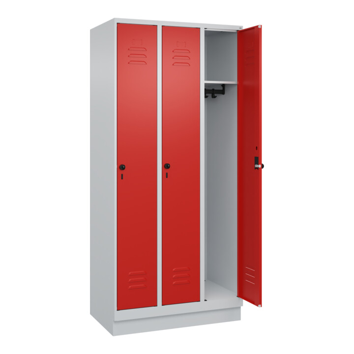 C+P Spind Classic PLUS, Sockel, 3 Abteile, 1950x900x500mm, 7035/3020 Verschluss Sicherheits-Drehriegel 3 Garderobenhaken