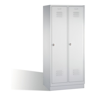C+P Umkleidespind Classic auf Sockel 2 Abteile Front Lichtgrau Korpus Lichtgrau