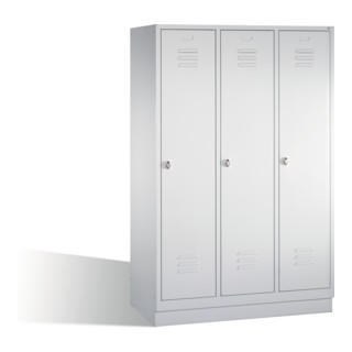 C+P Umkleidespind Classic auf Sockel 3 Abteile Front Lichtgrau Korpus Lichtgrau