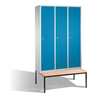 C+P Umkleidespind Classic mit Sitzbank 3 Abteile Front Lichtblau Korpus Lichtgrau