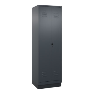 C+P Wäsche-Spind Classic PLUS, Sockel, Sicherheits-Drehriegel Trennwand mittig