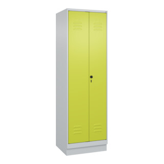 C+P Wäsche-Spind Classic PLUS, Sockel, Sicherheits-Drehriegel Trennwand mittig
