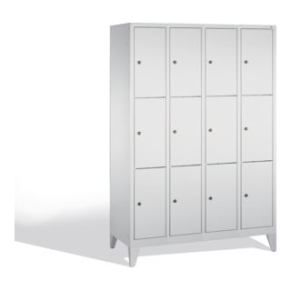 C+P Armoire à casiers Classic sur pieds, 12 casiers, H1850×I1190×P500mm, façade gris clair, corps gris clair