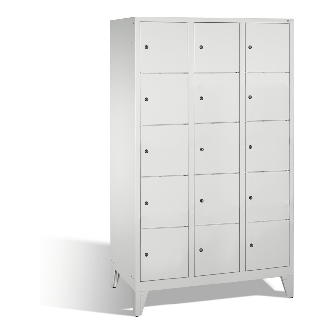 C+P Armoire à casiers Classic sur pieds, 15 casiers, H1850×I1200×P500 mm, façade gris clair, corps gris clair