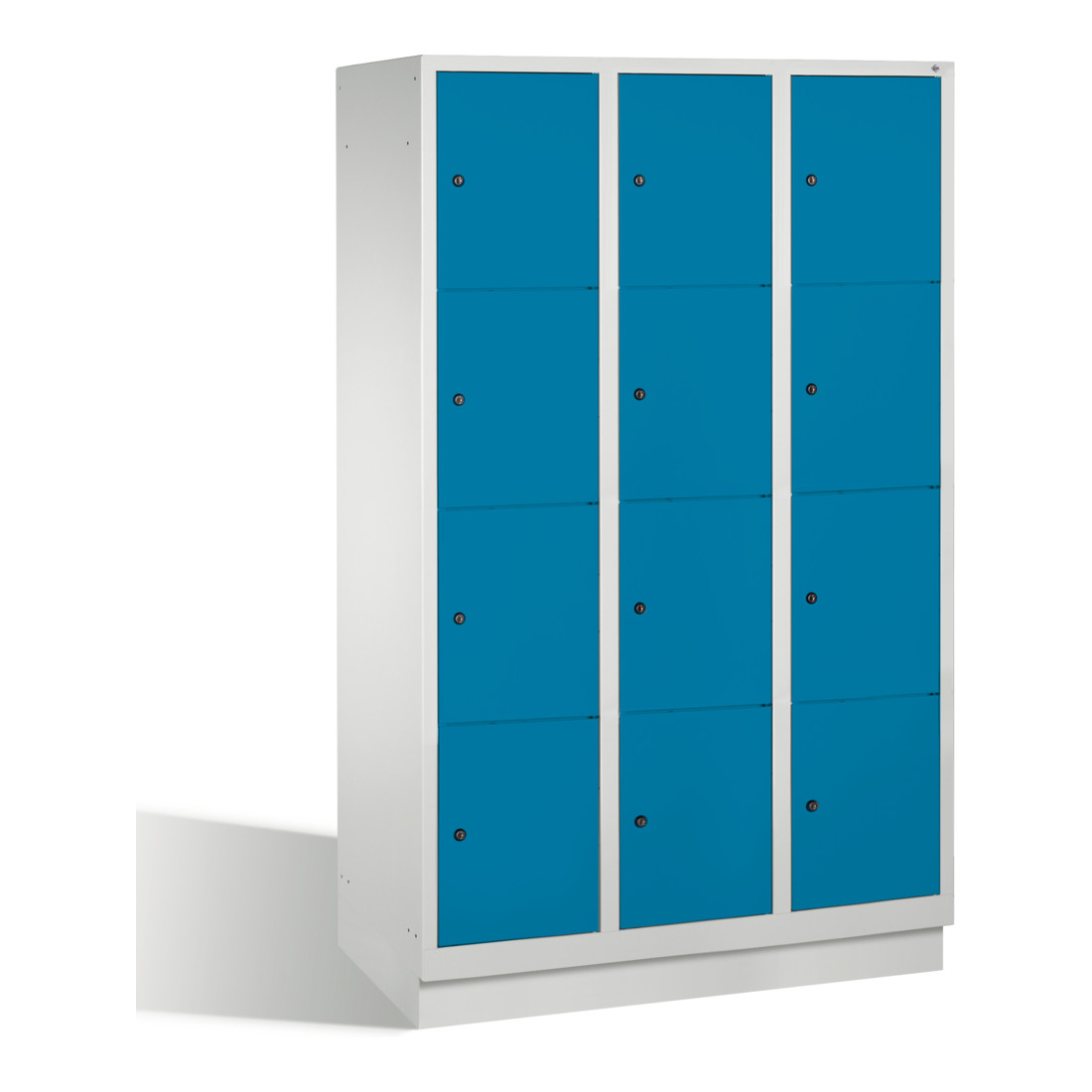 C+P Armoire à casiers Classic sur socle, 12 casiers, H1800×I1200×P500 mm, façade bleu clair, corps gris clair