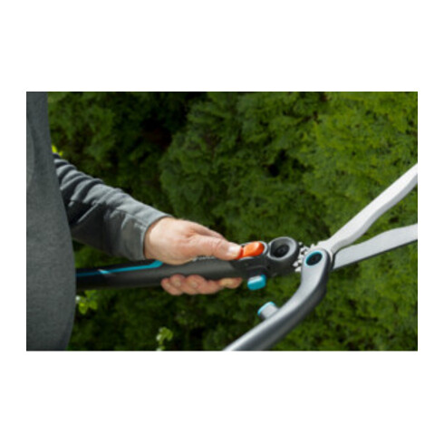 Cisaille à haies 2en1 EnergyCut GARDENA