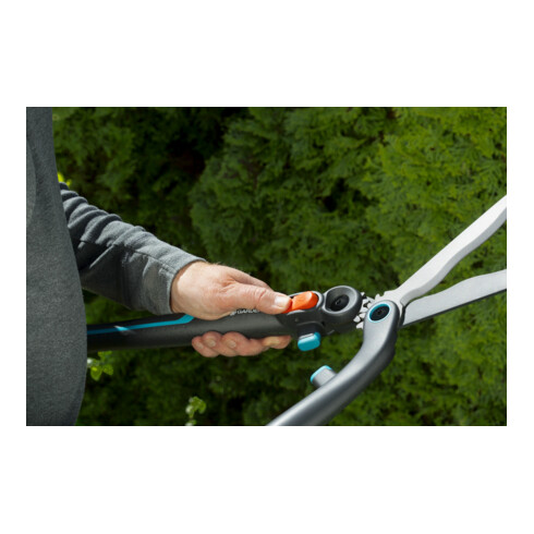 Cisaille à haies 2en1 EnergyCut GARDENA