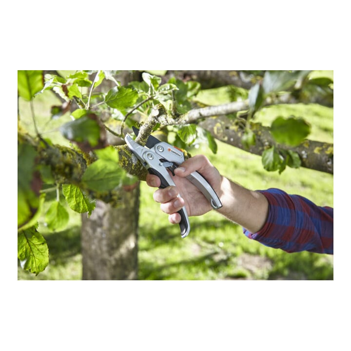 Ciseaux à cliquet SmartCut GARDENA