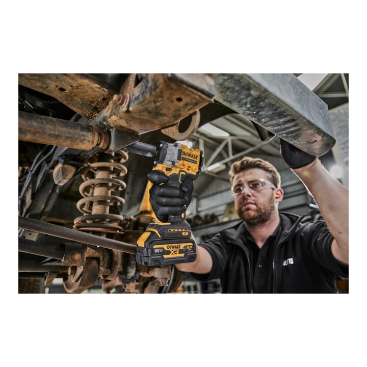 Clé à choc sans fil DEWALT 18V XR, 1/2" (sans balais), max. 406 Nm - Version de base DCF921NT-XJ