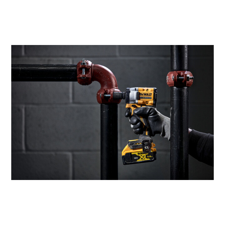 Clé à choc sans fil DEWALT 18V XR, 1/2" (sans balais), max. 406 Nm - Version de base DCF922NT-XJ