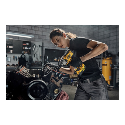 Clé à choc sans fil DEWALT 18V XR, 1/2" (sans balais), max. 813 Nm - version de base DCF891NT-XJ