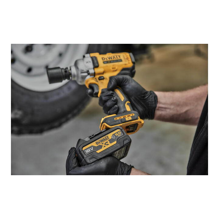 Clé à choc sans fil DEWALT 18V XR, 1/2" (sans balais), max. 813 Nm - version de base DCF891NT-XJ