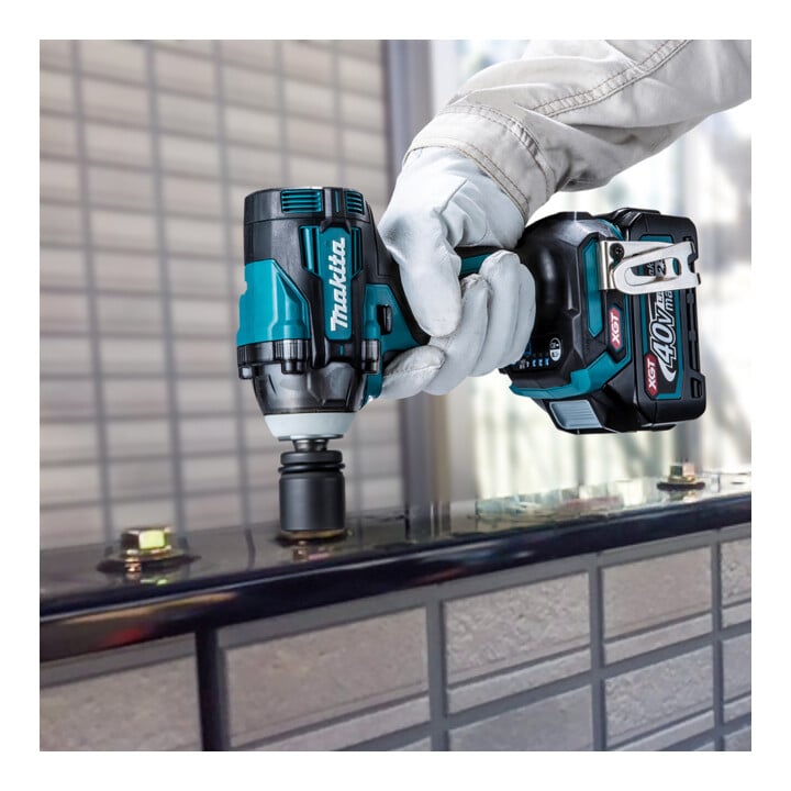 Clé à chocs sans fil Makita 40 V max. / 2,5 Ah, 2 batteries + chargeur dans le MAKPAC TW004GD201