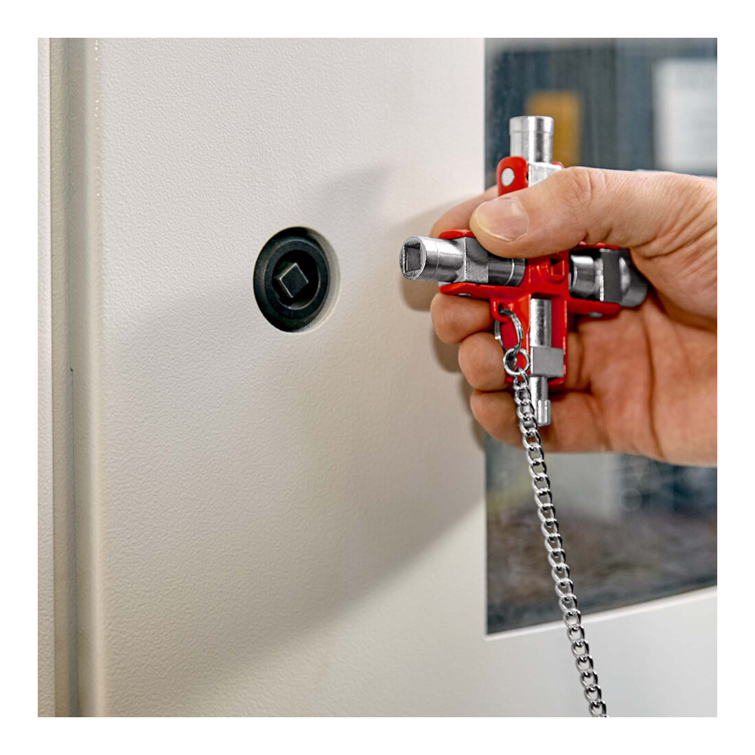 Clé universelle, pour toutes les armoires et systèmes de fermeture standard Knipex