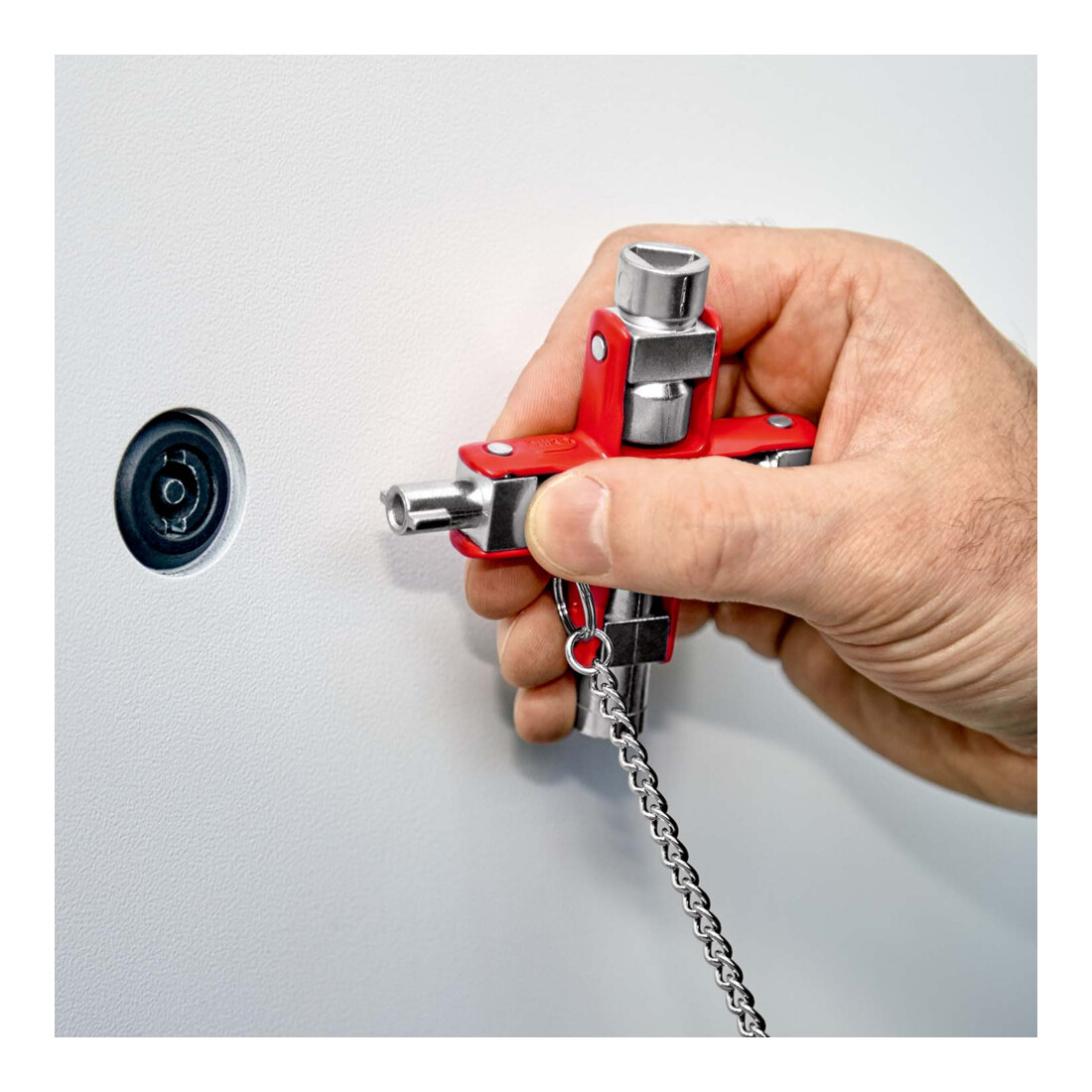 Clé universelle, pour toutes les armoires et systèmes de fermeture standard Knipex