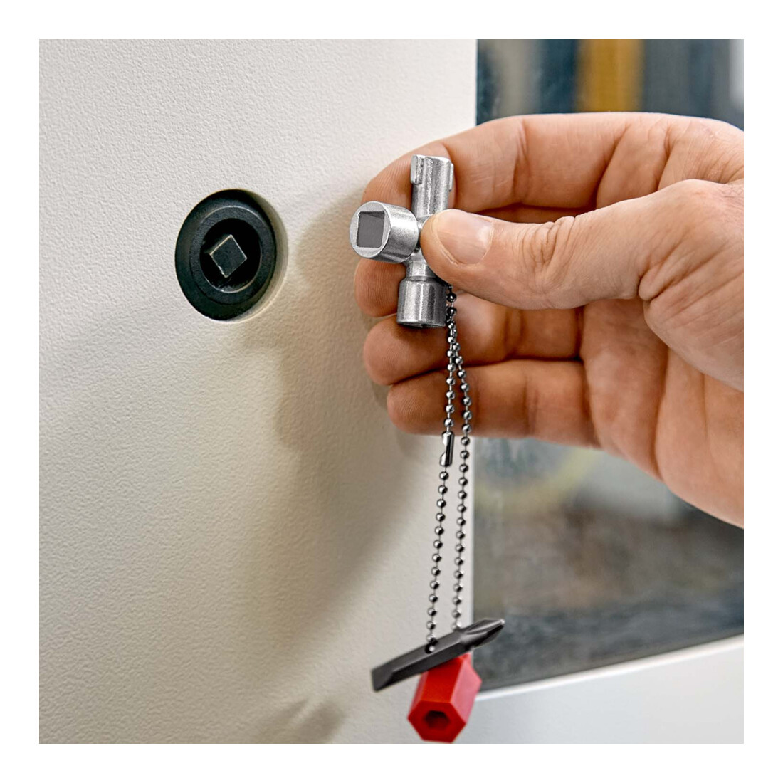 Clés universelles pour armoires de commande, pour toutes les armoires et systèmes de fermeture standard Knipex