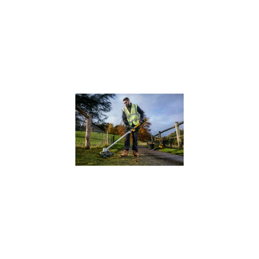 Coupe-gazon sans fil 18 volts DEWALT, pliable, version de base DCMST561N-XJ