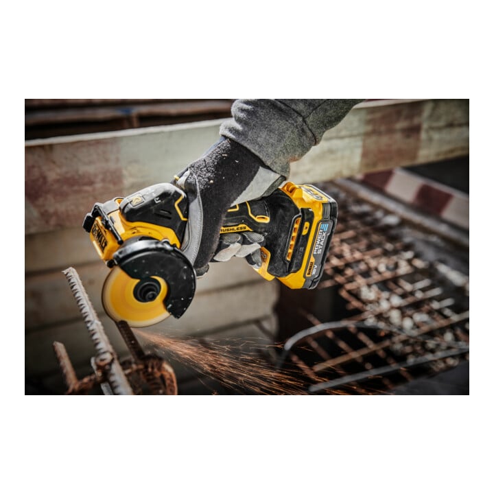 Coupeuse multi matériaux sans fil DEWALT 18 volts, 76mm - Version de base DCS438N-XJ