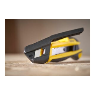 Cutter Stanley 18mm avec curseur 35mm emballage libre-service, poignée plastique