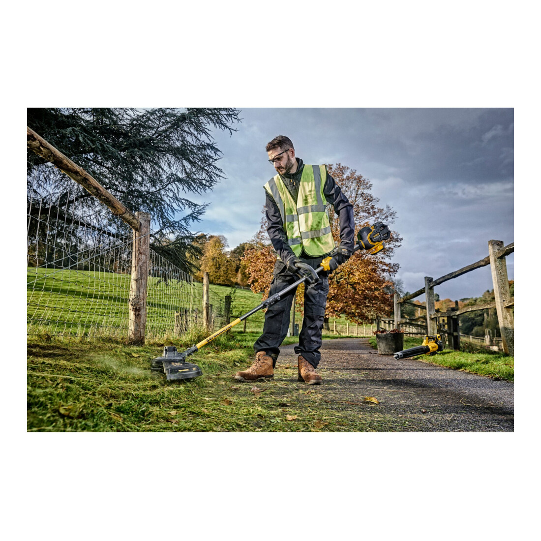 Débroussailleuse et Coupe-bordures sans fil DEWALT 54V Version de base DCM571N-XJ