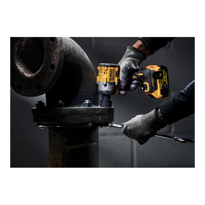 DEWALT 18V XR Akku-Schlagschrauber, 1/2" (bürstenlos), max. 406 Nm - Basisversion DCF922NT-XJ
