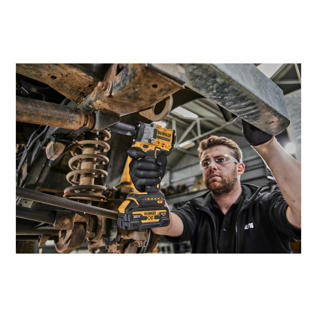 DEWALT 18V XR Akku-Schlagschrauber 1/2" (bürstenlos), max. 406 Nm, inkl. 2x G-Akku (18 Volt / 5 Ah) DCF921P2G-QW