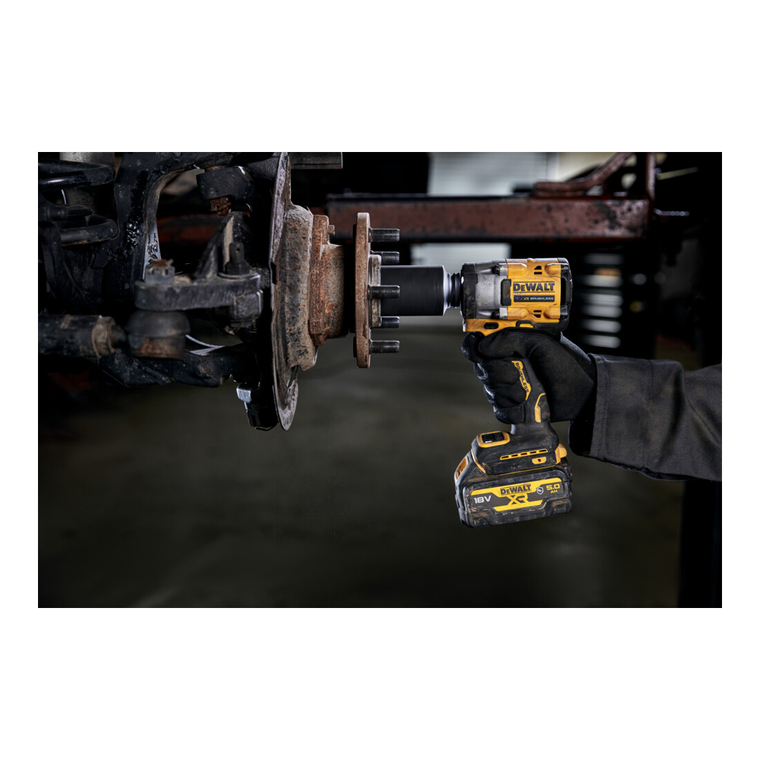 DEWALT 18V XR Akku-Schlagschrauber 3/8" (bürstenlos), max. 406 Nm, inkl. 2x G-Akku (18 Volt / 5 Ah) DCF923P2G-QW