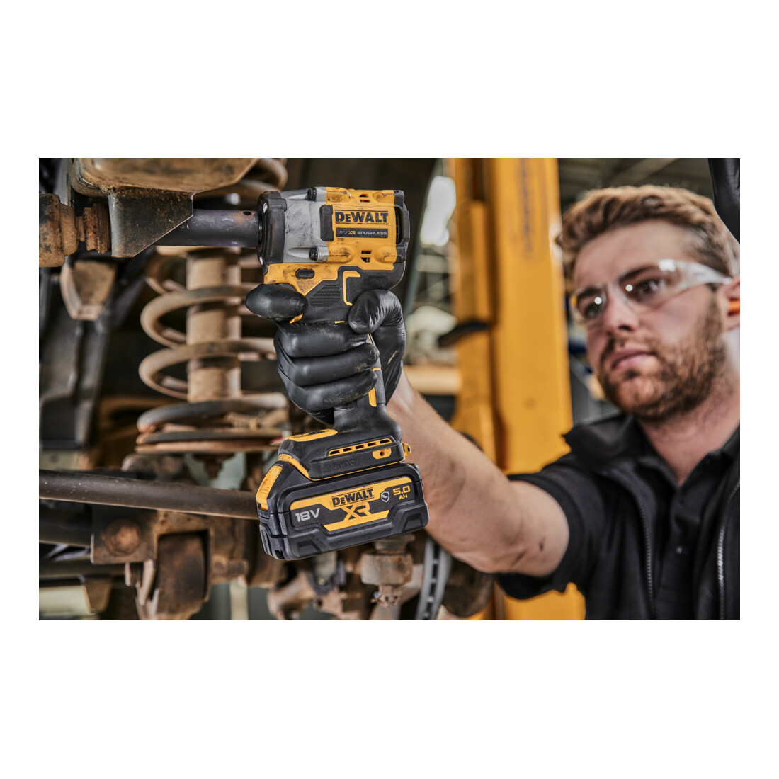 DEWALT 18V XR Akku-Schlagschrauber 3/8" (bürstenlos), max. 406 Nm, inkl. 2x G-Akku (18 Volt / 5 Ah) DCF923P2G-QW