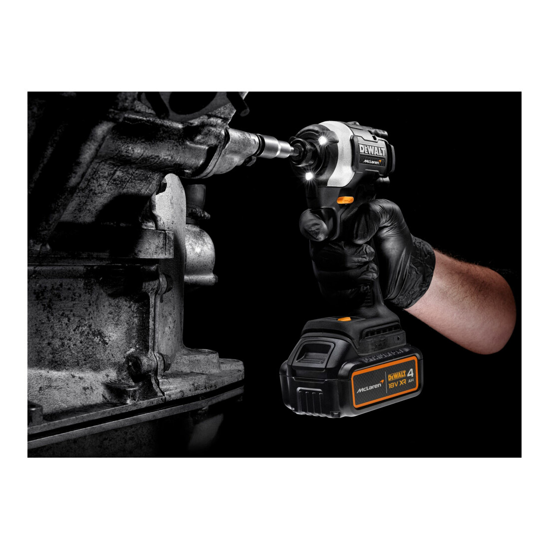 DEWALT Akku-Kombopack 18V , DCD85M u. DCF85M, inkl. 2 x Akkus (18 Volt / 4Ah) und System-Schnellladegerät