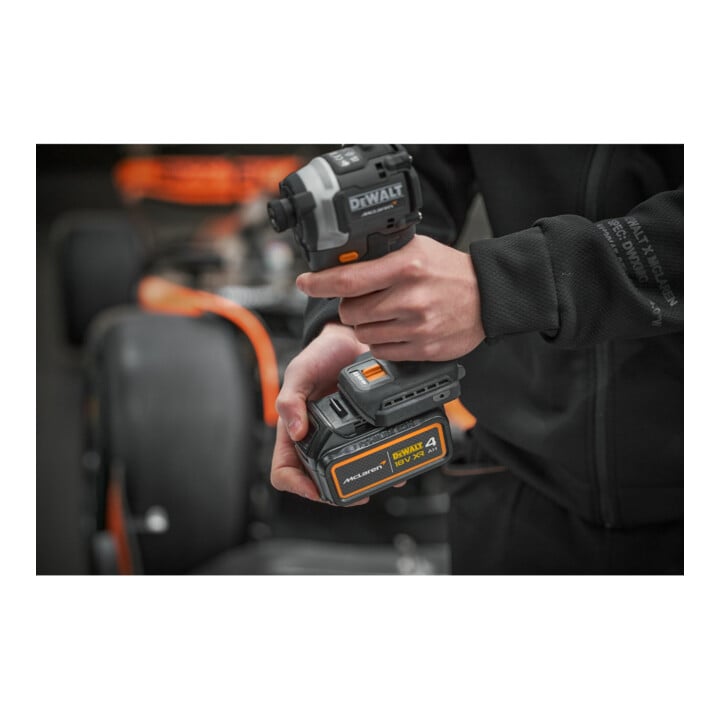 DEWALT Akku-Kombopack 18V , DCD85M u. DCF85M, inkl. 2 x Akkus (18 Volt / 4Ah) und System-Schnellladegerät