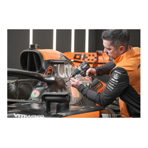 DEWALT Akku-Schlagbohrschrauber 18V , inkl. 2 x Akkus (18 Volt / 4Ah) und System-Schnellladegerät