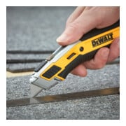 DEWALT Arbeitsmesser mit einziehbarer Klinge, gummierte Daumenauflage, wetterfeste Klingenaufbewahrung DWHT0-10295-2