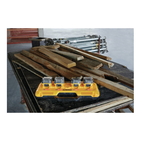 DEWALT Caricabatterie rapido a 4 ingressi DCB104-QW