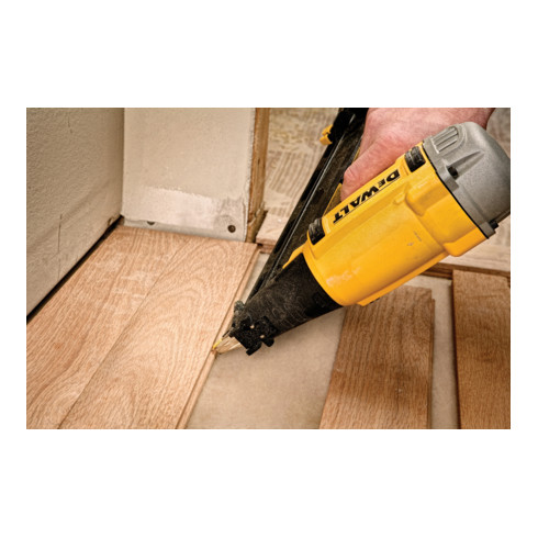 DEWALT Chiodatrice per chiodi ribaditi ad aria compressa DNBDA 64 mm