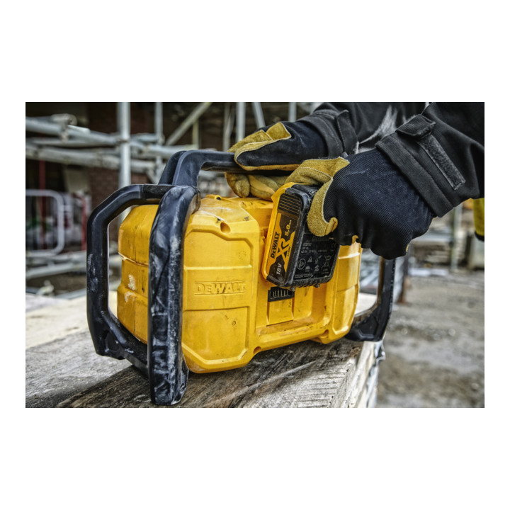 DEWALT compact radio met batterij en netvoeding en Bluetooth