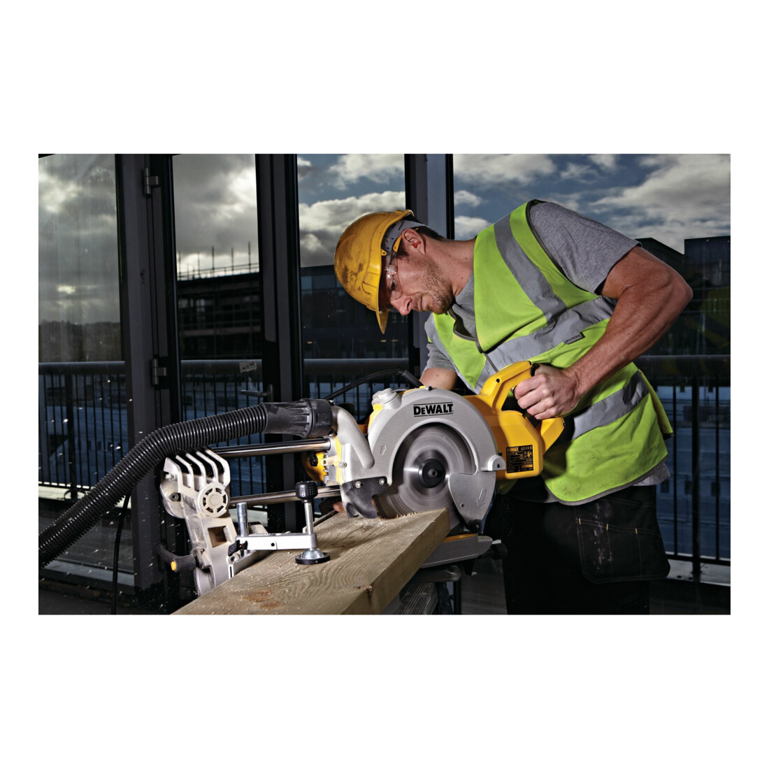 DEWALT paneelzaag 250 mm 1850 watt DWS778-QS