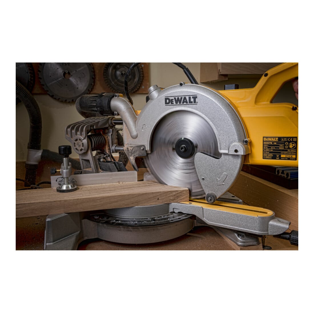 DEWALT paneelzaag 250 mm 1850 watt DWS778-QS